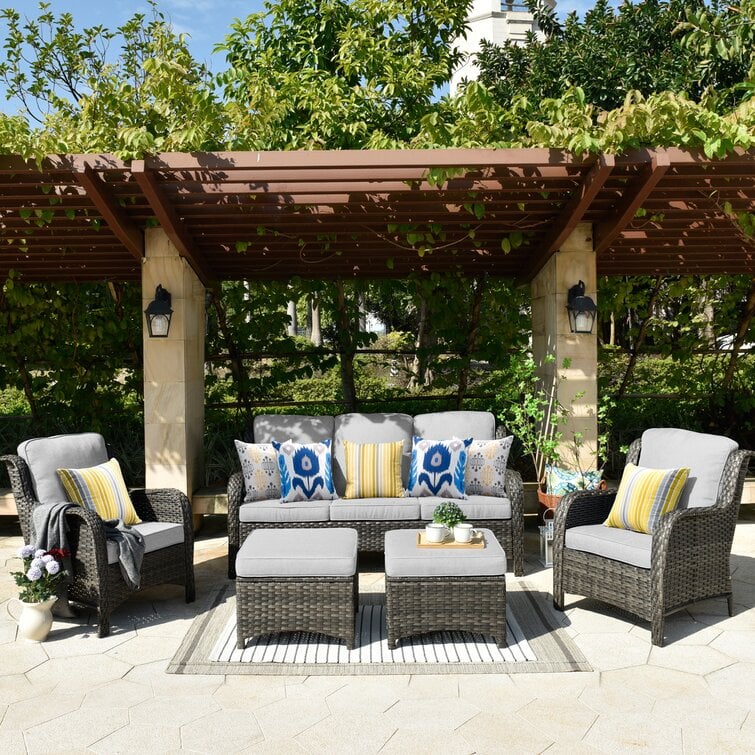 5074ba3457b1a9de24b19ee795a9044330e0bec3a89e9047742b5602d4c7a2c0 Latimer Wicker/rattan 5-osobowy Seating Group z Cushions